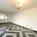 Oportunidade à venda na Vila Ipojuca: Sobrado Espaçoso com 200m²de área construída e 250m2 de terreno - 4 Dormitórios e 5 Vagas de garagem.