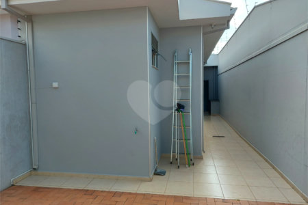 Casa Térrea com 2 dormitórios, sendo 1 suíte.