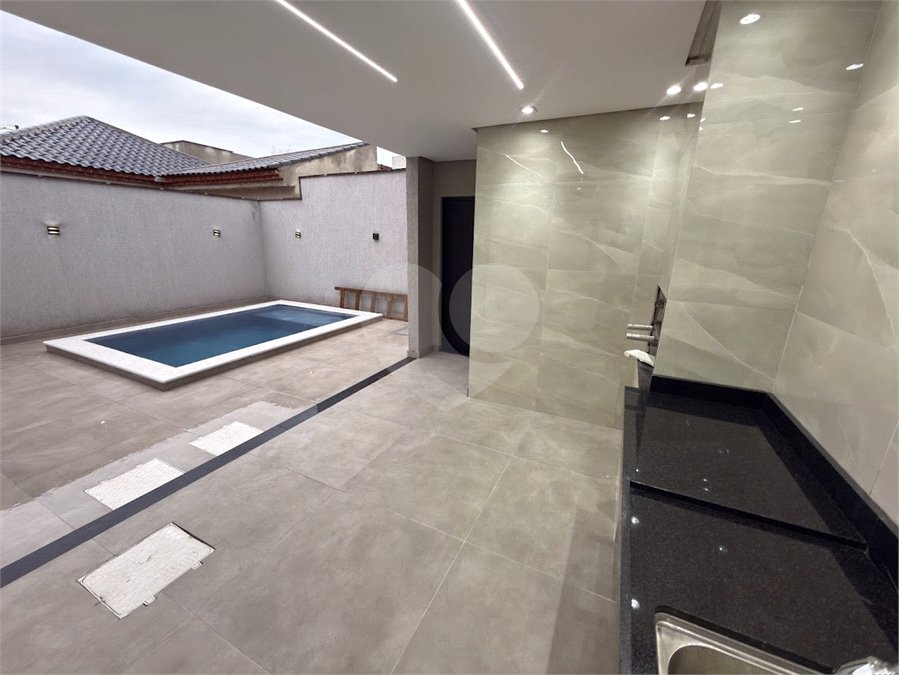 Casa Linear 3 quartos com 1 suíte, área de lazer