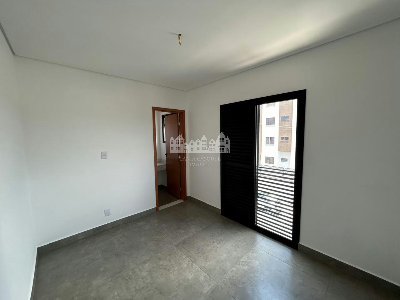 Apartamento à venda com 2 quartos, sendo 2 suítes, no Centro de Atibaia - SP