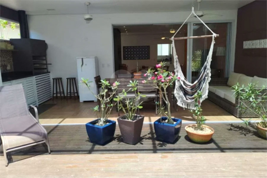 Maravilhosa Casa em Condomínio com 4 Suítes na Praia de Juquehy!!!