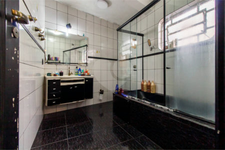 Sobrado na Saúde c/133m2 - 3 Quartos/1 Suíte/2 Vagas paralelas na garagem