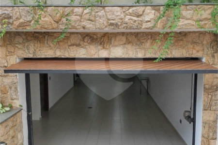 Linda casa à venda no bairro Santa Maria em São Caetano do Sul, 257 m², 3 quartos (1 suíte) e 6 vagas de garagem
