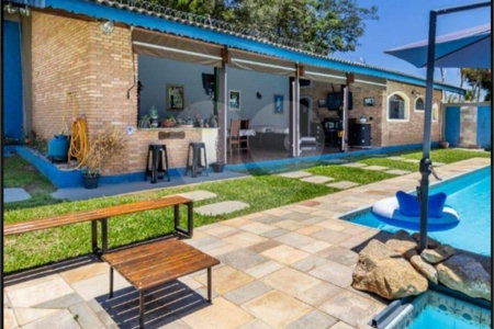 Casa com 6 Quartos e 8 banheiros à Venda, 1500 m² de Terreno em Atibaia/SP