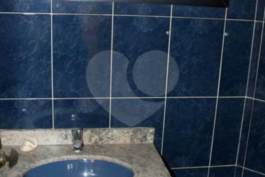 Água Fria. 3 suítes. Armários planejados. Permuta. Copa e cozinha. Dependência de empregada