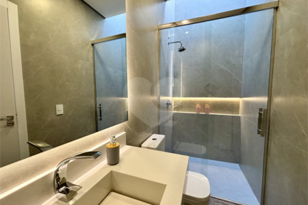 Indaiatuba - Sp - Condominio Maria Candida - R$ 2.250.000,00 - 3 suítes, sendo 1 master com closet e banheiro com duas cubas e dois chuveiros - Escritório - Piscina em Alvenaria aquecida e Hidro com Iluminação - Ar Condicionado instalado em todos os quartos, escritorio, sala e area gourmet