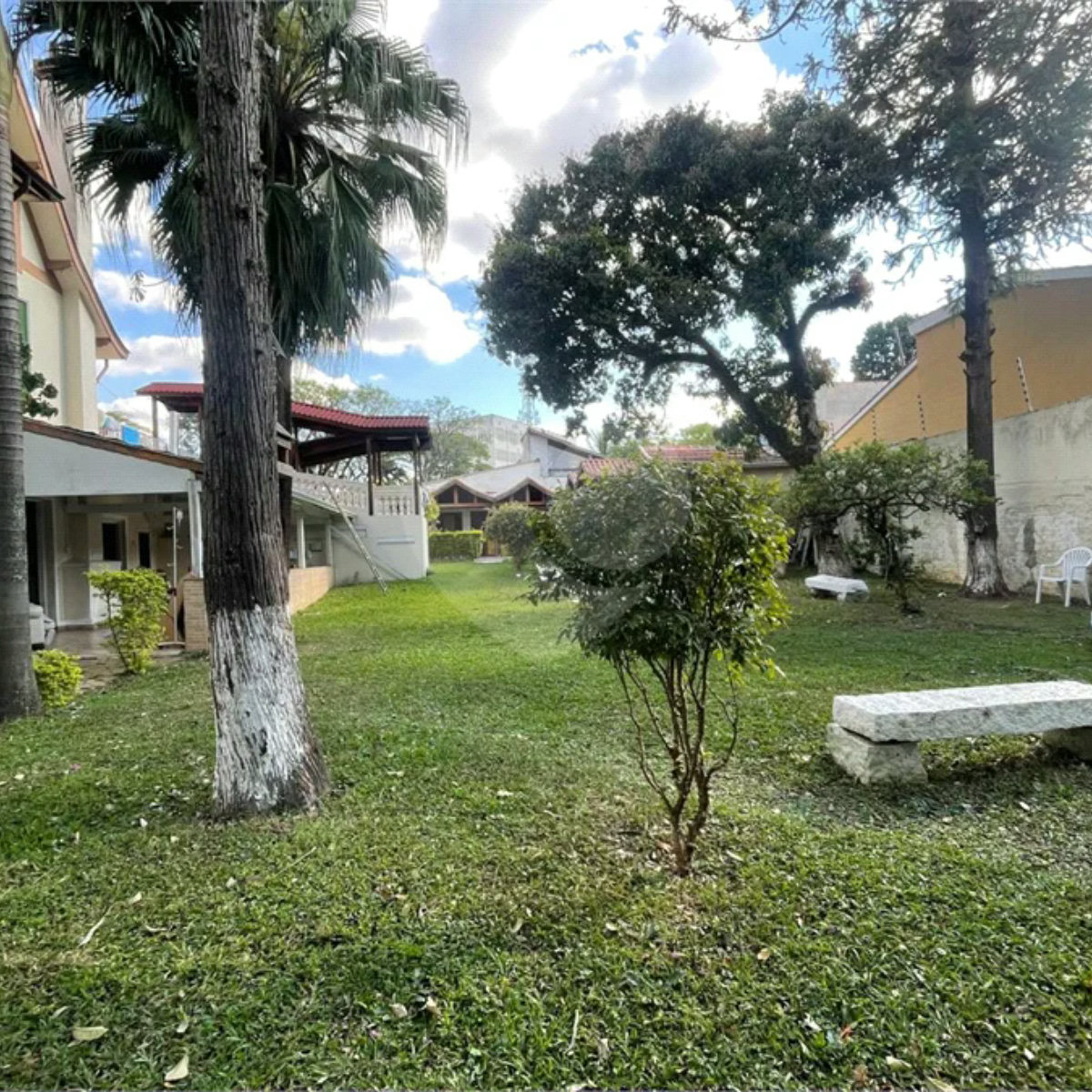 Sobrado à venda com 4 quartos, sendo 2 suítes, em Alto da Lapa, São Paulo, SP