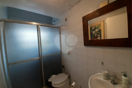 Vende-se: Sobrado no Cursino/Ipiranga, 2 Quartos, 2 Salas, 8 vagas de garagem!