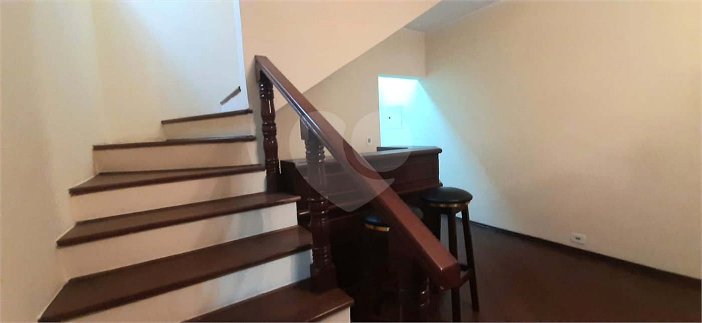 Sobrado amplo com 3 quartos, suíte e quintal para venda no Tremembé !!!