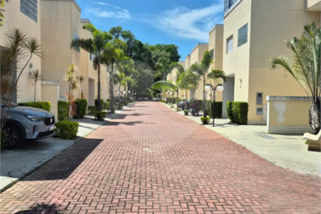 Casa em condomínio à venda em Valinhos no Residencial Santa Elisa com possibilidade de permuta por apartamento