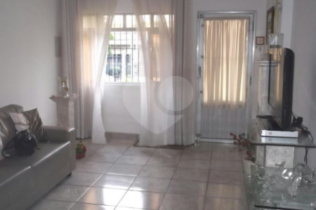 Casa térrea à venda na Saúde - terreno plano 250m² - 3 Quartos/5 Vagas