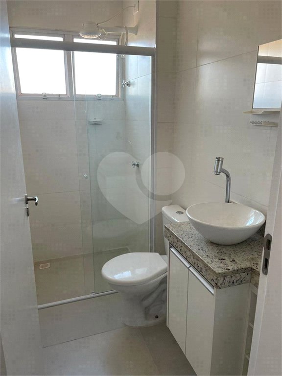 Apartamento com 02 Dormitórios á venda, em Araraquara-SP.