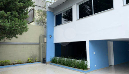 Sobrado à venda ou para alugar com 7 quartos, sendo 3 suítes,  em Vila Mariana, São Paulo, SP