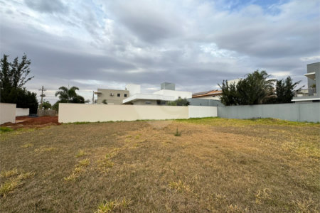 Terreno de 480m2 á venda, no condomínio Damha I, em São Carlos.
