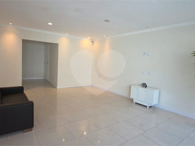 Casa Térrea à venda ou para alugar com 8 quartos, sendo 4 suítes,  em Vila Pereira Barreto, São Paulo, SP