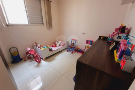 Apartamento no Condomínio Monte Azul .