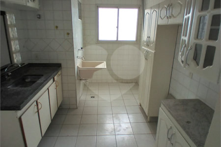 Apartamento com 3 dormitórios sendo 1 suíte.