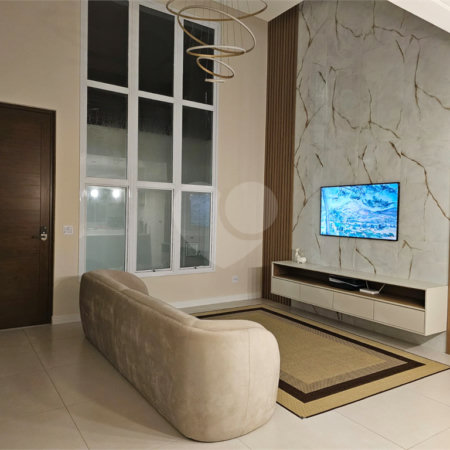 Casa à Venda no Arcoville - Completa e Confortável