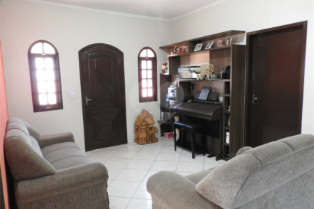 Excelente oportunidade de investimento Sobrado e Salão comercial 229,61m² no bairro Canjica, Terra Preta - Mairiporã/SP