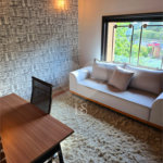 Indaiatuba- Vale das Laranjeiras - Vista dos fundos para o lago - Casa assobradada - 3 pisos, 4 quartos, 2 suítes, uma com hidro ,escritório, sala 3 ambientes, lareira, lavabo,cozinha ampla, despensa, lavanderia, churrasqueira, forno pizza, 6 wcs, piscina, jardim despensa, garagem, segurança