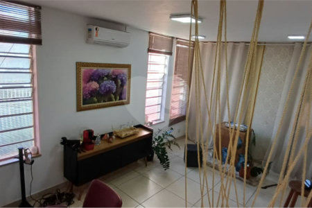 Oportunidade Única no Centro de São Carlos: Imóvel Versátil para Residência ou Negócio