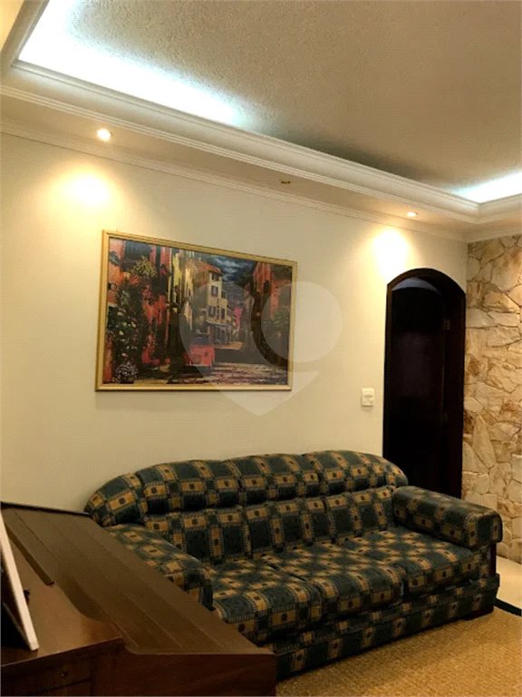 Sobrado com 234m², 3 dormitórios, sendo 1 suíte, 2 vagas, à venda na Vila Ema.