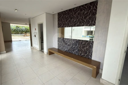 Apartamento de 155 m² com 4 dormitórios, varanda e 2 vagas de garagem. Condomínio com piscinas adulto, infantil e aquecida, lazer e portaria 24 horas.