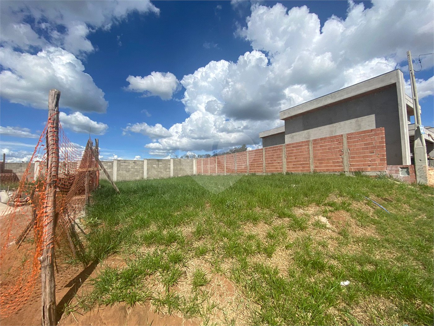 Terreno no Residencial Villeneuve