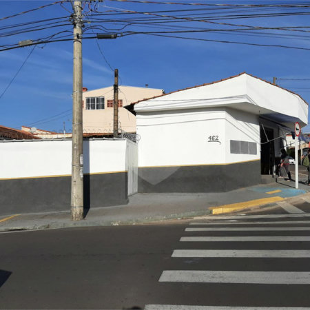 Casa com Salão Comercial no Aracy