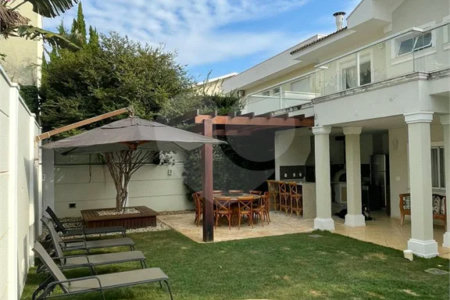 Casa à venda em condomínio fechado em Vinhedo, interior de São Paulo