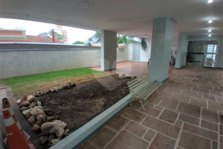 Apartamento no Condomínio Vila Rica.
