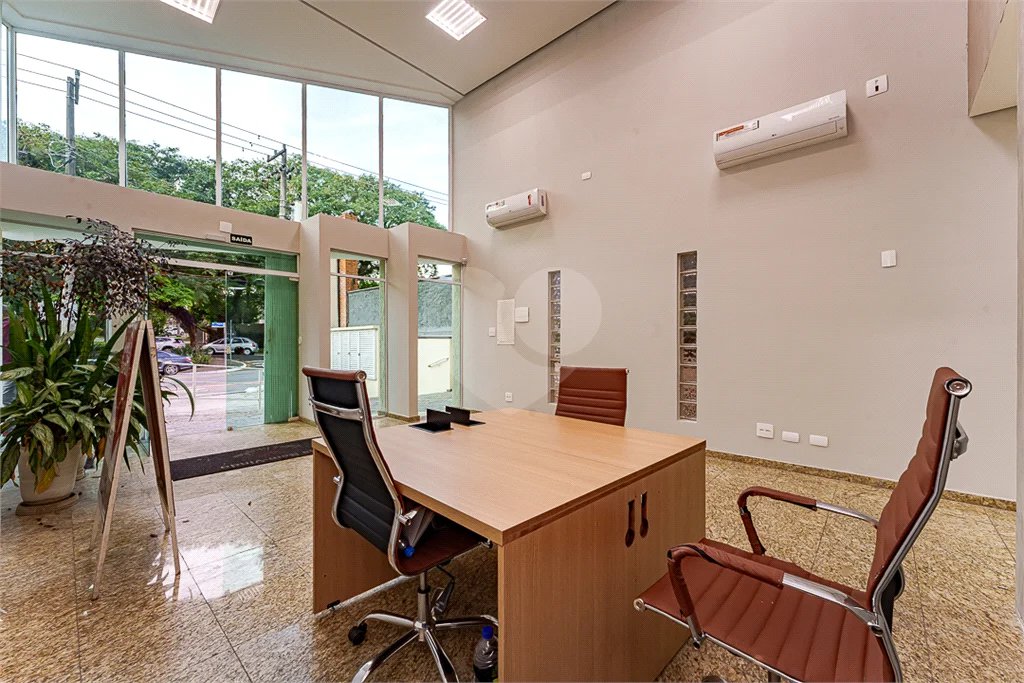 Prédio inteiro comercial á venda e locação na Vila Leopoldina.
