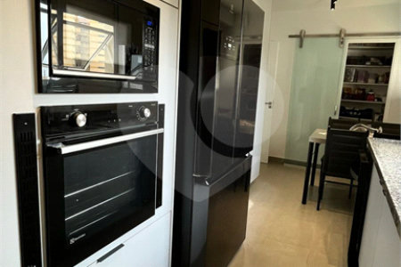 Apartamento de 176 m2 com 4 dormitórios sendo 3 suítes com 3 vagsa Condomínio Dolce Vita Avenida Lacerda Franco ,Cambuci -São Paulo
