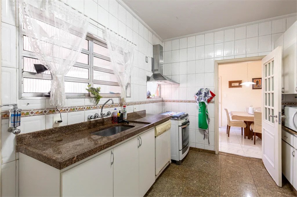 Apartamento a venda no Bela Vista com 3 quartos, 1 suíte, lavabo, 2 vagas, 200 m² de área útil