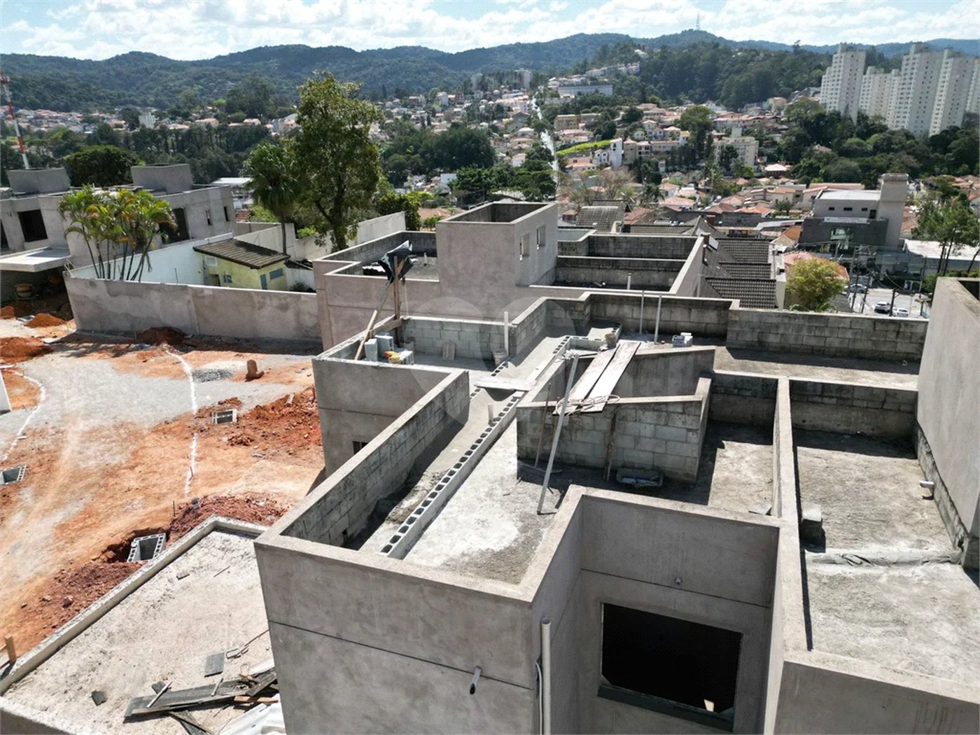 Residencial Tremembe Casa Linda - 255 mts - 04 dormit sendo 02 suites , 5 wcs - 04 vagas