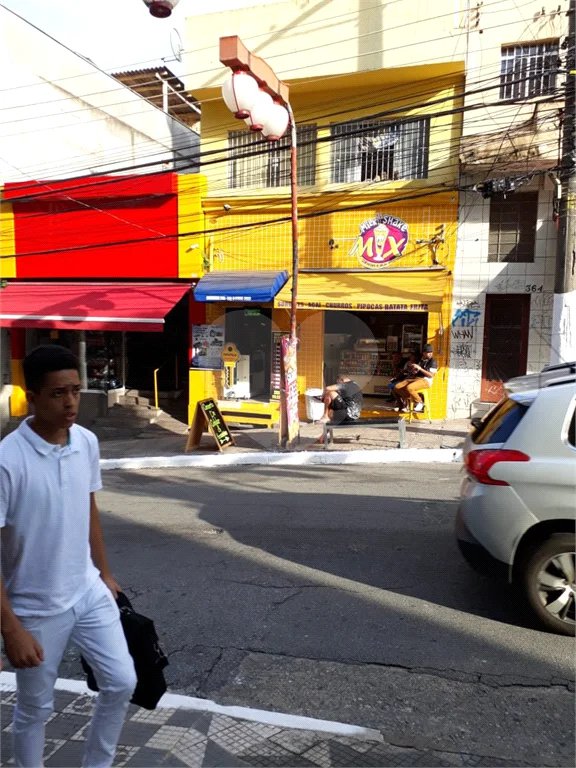 Casa comercial na Liberdade.