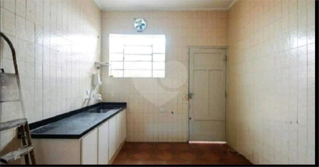 Sobrado à venda na Mooca de 212m² com 2 dormitórios, 1 suíte e 2 vagas.