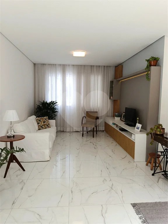 Sobrado novo, com 250m², 3 quartos, sendo 1 suíte, 2 garagens, à venda na Vila Prudente