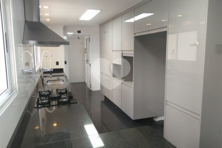 Apartamento 3 suítes, varanda gourmet, 3 vagas em Condomínio Clube na Mooca