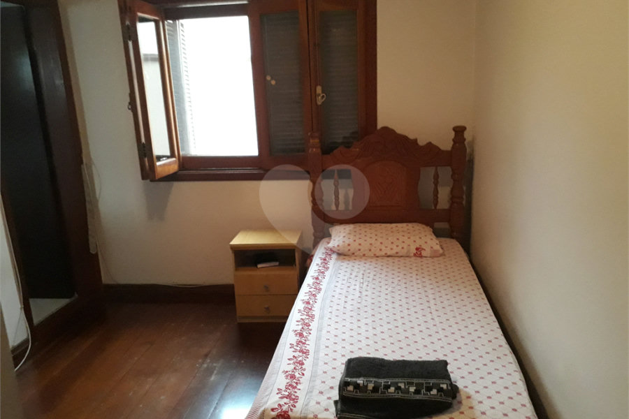 Mansão em condomínio, com 6 suites, e vagas para 15 autos....
