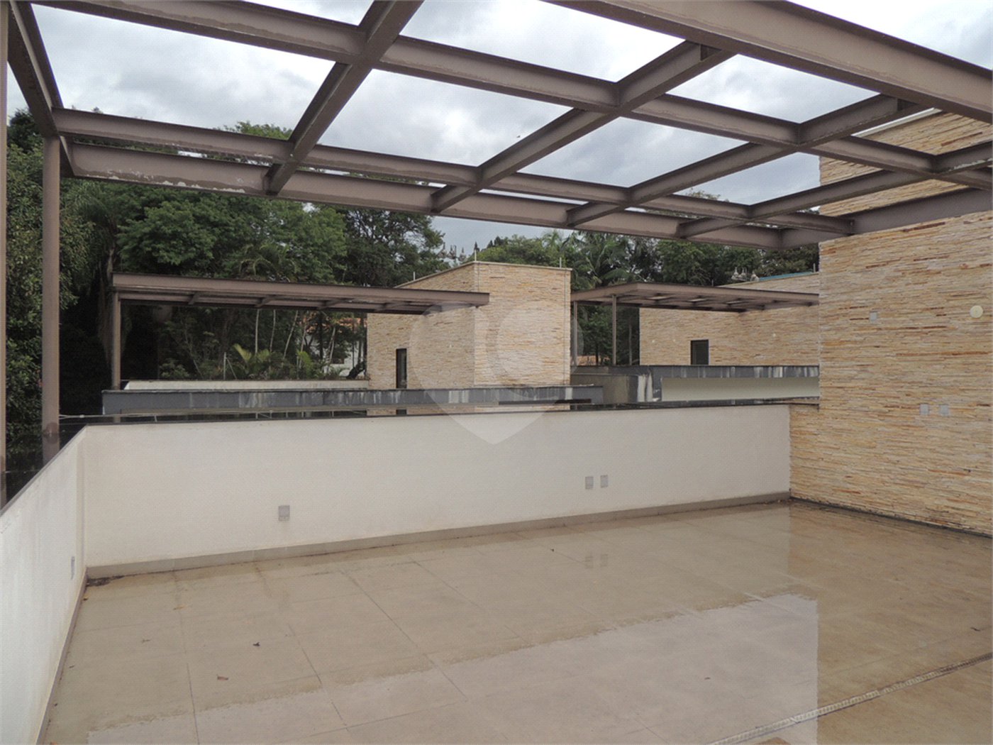 Casa à venda com 3 suítes no condomínio Jardim Flora, São Paulo - SP