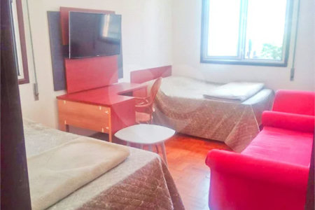 Apartamento na Consolação com 2 quartos, varanda, sem vaga.