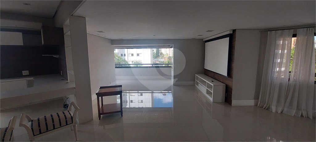 Apartamento à venda no Campo Belo de 245m² com 3 suítes e 3 vagas