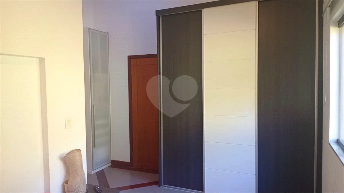Casa à venda com 3 suítes no condomínio Vale da Santa Fé, Vinhedo - SP
