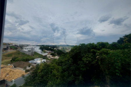 Sobrado à venda com 3 quartos, sendo 1 suíte, em Vila Omízollo, Louveira, SP