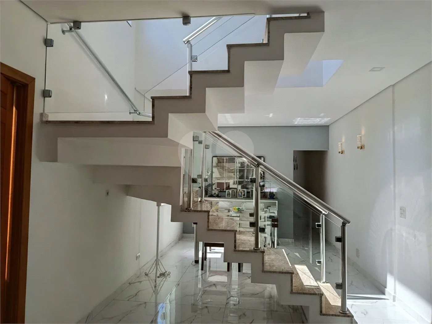 Sobrado novo, com 250m², 3 quartos, sendo 1 suíte, 2 garagens, à venda na Vila Prudente