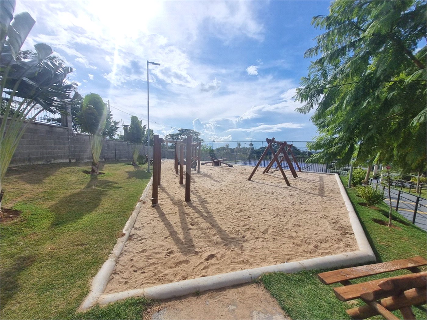 Terreno à Venda no Condomínio Villeneuve 10X24– Oportunidade Imperdível!