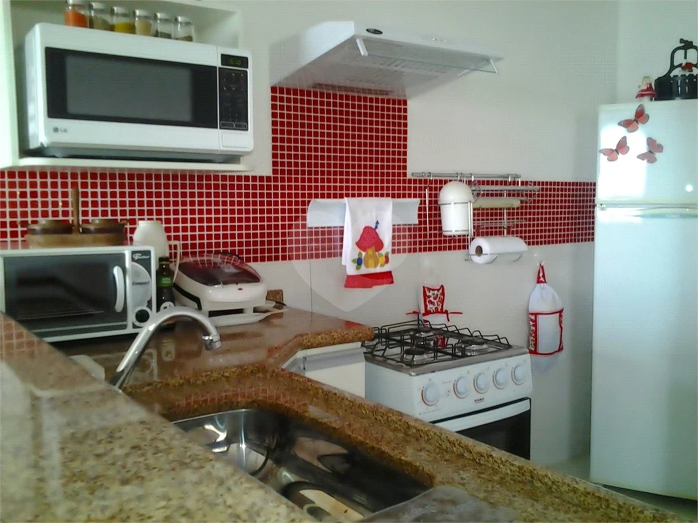 Casa com 260m² , 3 pavimentos , 6 dormitórios , 1 suíte , 3 vagas , a venda no Itaim Paulista.