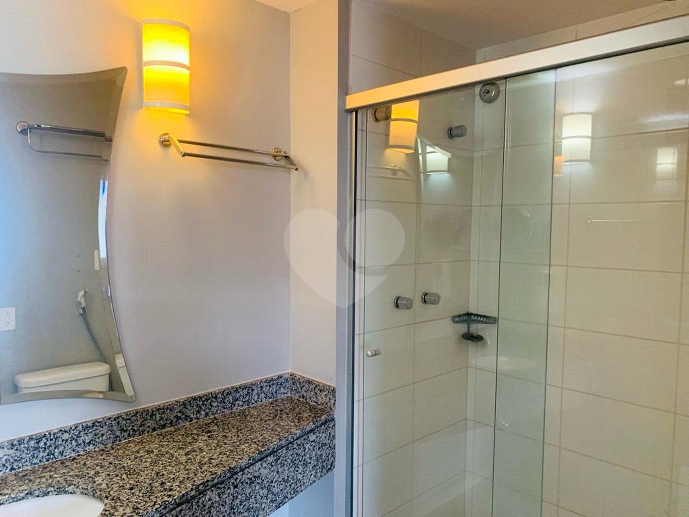 Flat mobiliado a venda na Bela Vista com 1 vaga de garagem .