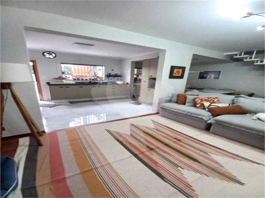 Casa de 85m2 com 3 dormitórios e 2 vagas de garagem localizado no Bosque da Saúde